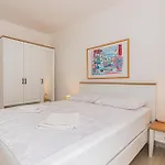 3 Bedroom Amazing In Apartamento