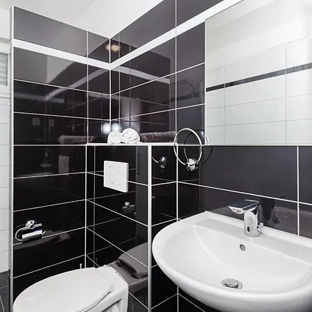 Apartment 3 Bedroom Amazing In Srima