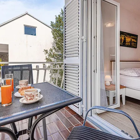 3 Bedroom Amazing In Apartment *