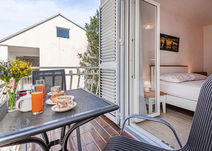 3 Bedroom Amazing In Apartment *