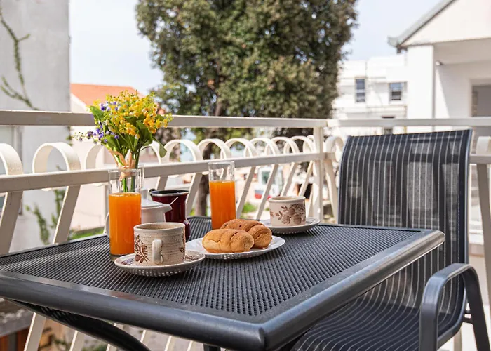 Apartment 3 Bedroom Amazing In *